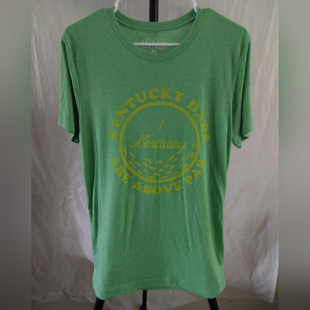 Shop local Kentucky "Kentucky Dads Are Above Par" Men's size Medium green